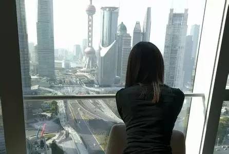 2016年5月24日深夜,微博疯传一段29秒在上海陆家嘴四季酒店所拍摄的